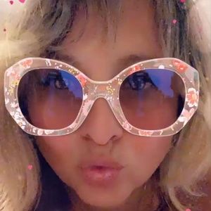 Meet your Posher, Myra